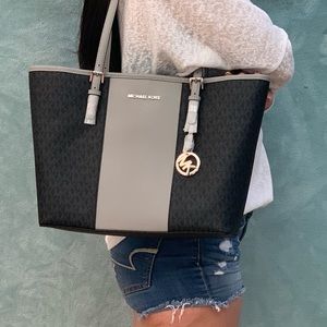 Nwt Michael Kors center stripe black /gray